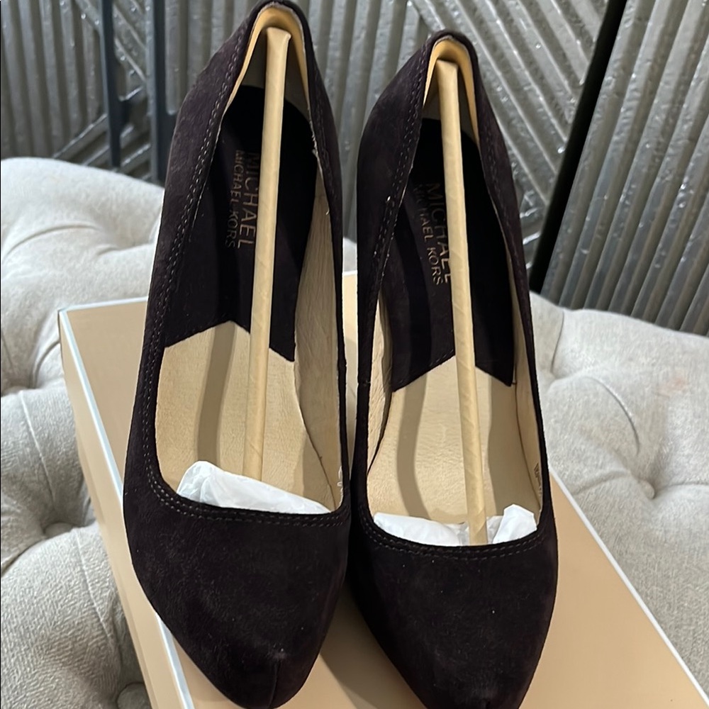 NWB Michael Kors Dark Brown Suede Block Heel Pumps